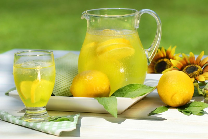 柠檬水的功效与作用 孕妇喝柠檬水好吗?